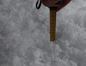 Zateplení stropu bytového domu pomocí foukané izolace